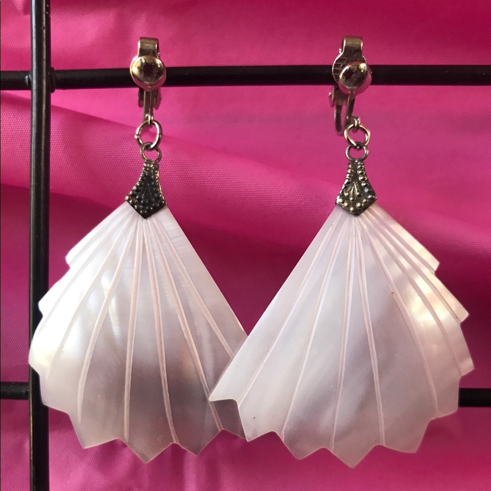 VINTAGE SEA SHELL EAR RINGS